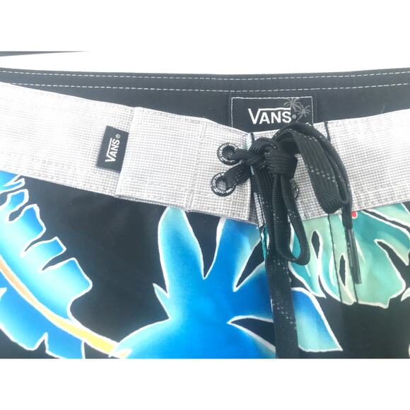 Mens black tropical Vans 4 way stretch board shorts Size 32 inseam 9" New - Picture 4 of 9